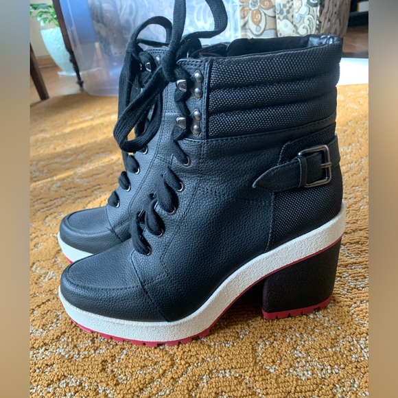 High heel boots 🖤🤍❤️ size 9 - Picture 4 of 6